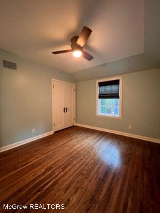 Building Photo - 4 br, 3.5 bath House - 2141 E. 31st Place S.