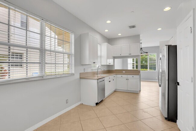 Building Photo - 47 Lancaster Rd