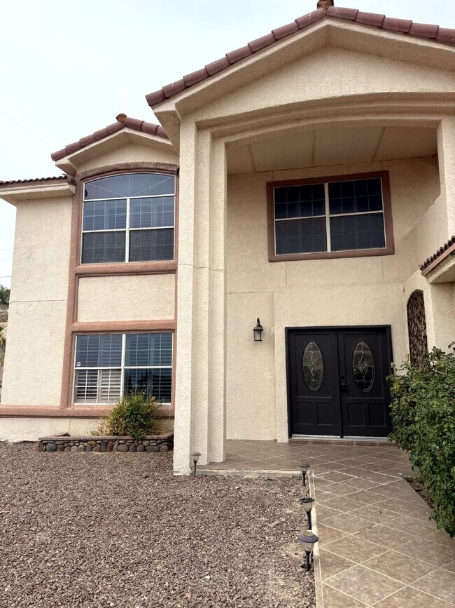 Building Photo - 317 Zenith Dr