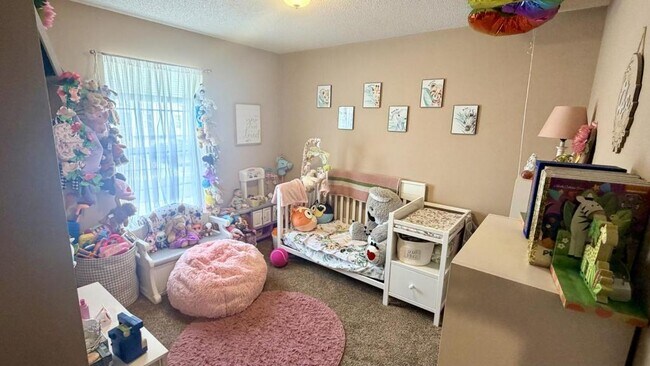 Building Photo - 2213 Larkspur