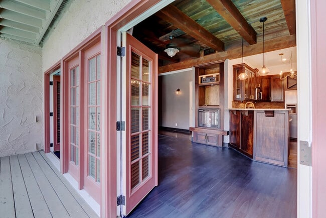 Building Photo - West Plaza Resort-Style  Living