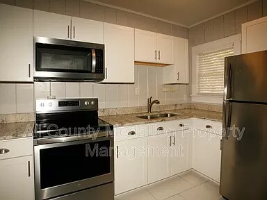 Building Photo - 1606 Hough St
