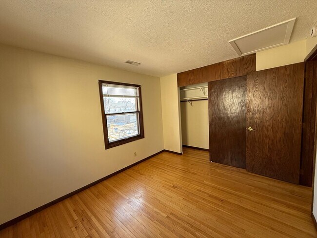 Building Photo - 2833 S 31st Ave