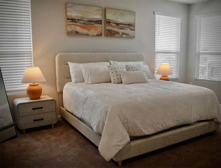 Building Photo - 5128 E Coolbrook Ave