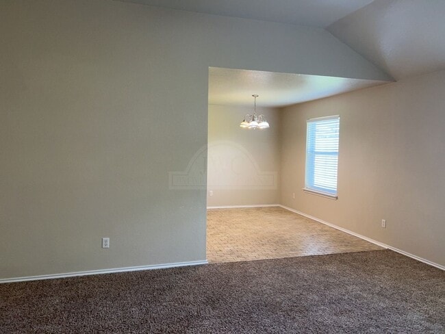 Building Photo - 309 Viola Dr