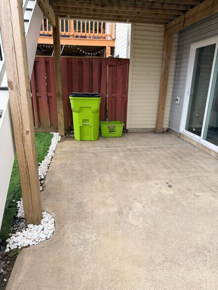 Building Photo - 2004 Fort Pemberton Ct