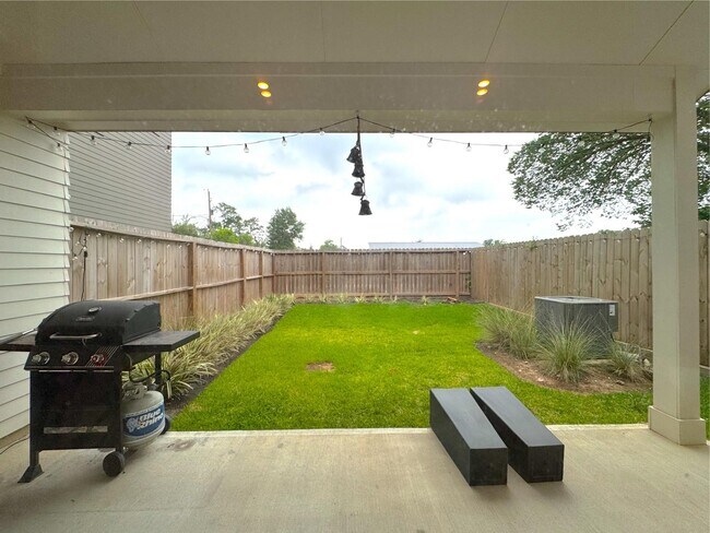 Building Photo - 5632 Bertellis Ln