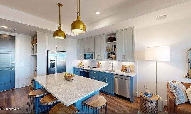 Building Photo - 98 S River Dr