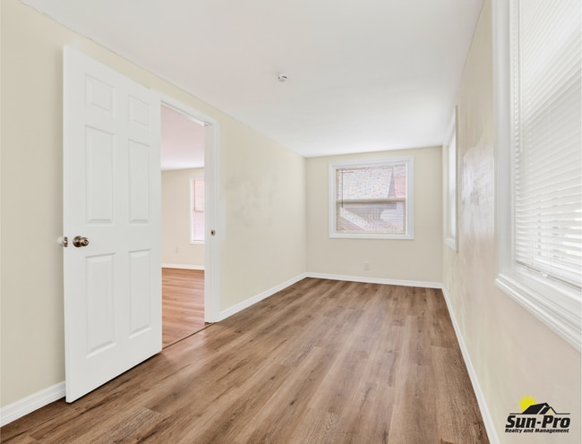 Building Photo - 213 Live Oak Ave