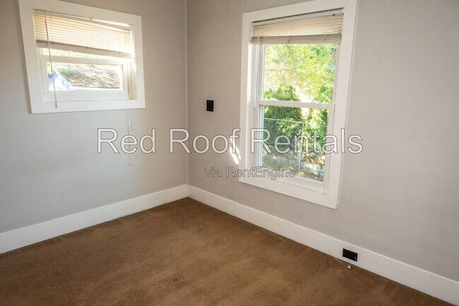 Building Photo - 702 S 51st St