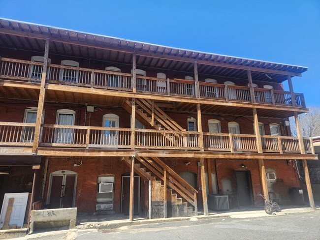 Building Photo - 19 Lunenburg St