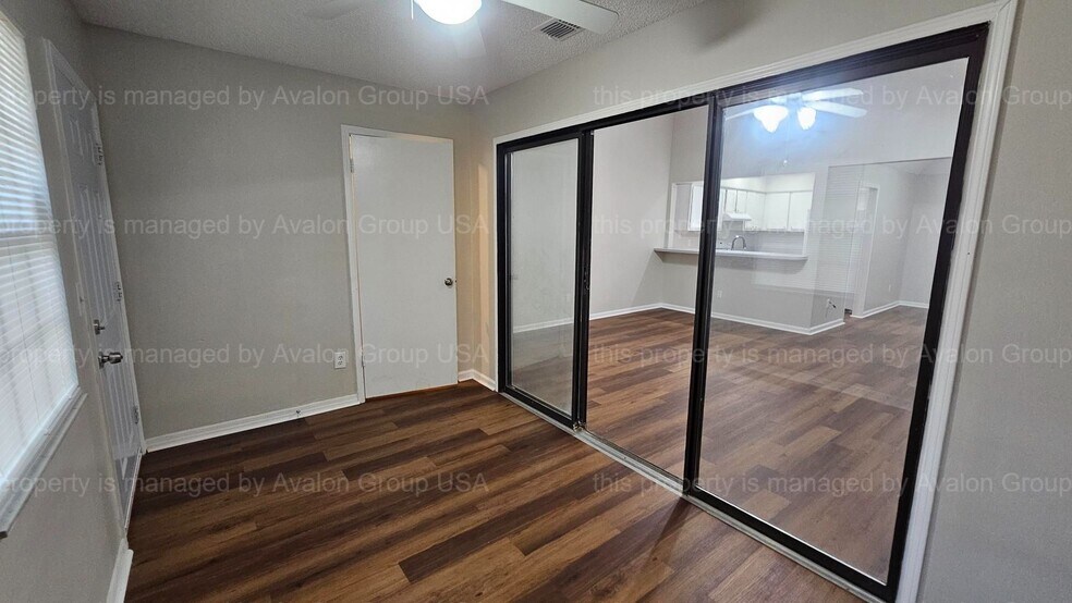 Building Photo - 3545 Villa Pl