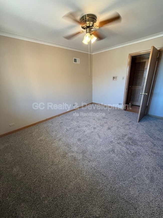Building Photo - 10650 S Claremont Ave