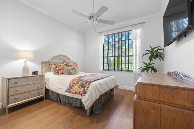 Building Photo - 856 Forest Glen Ln