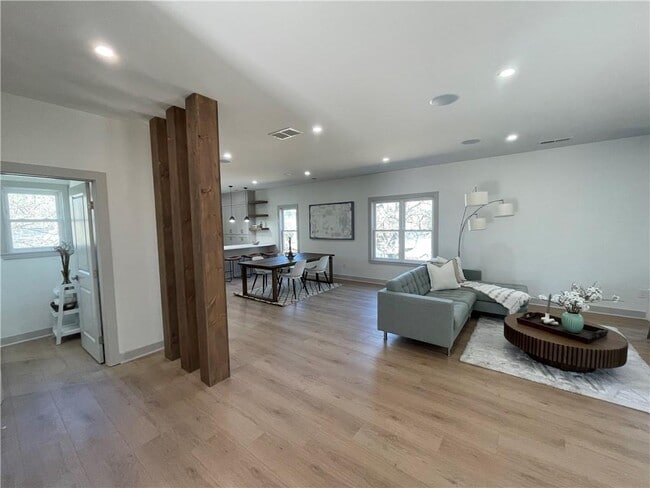 Building Photo - 42 Riverdale Cir