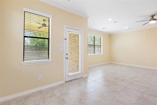 Building Photo - 1240 Pisana