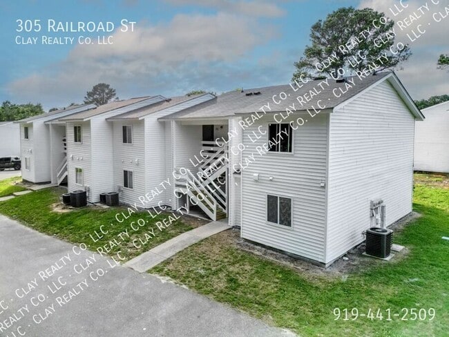 Building Photo - 305 Railroad St
