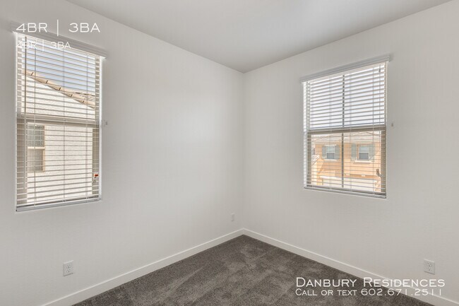 Building Photo - 2635 E Danbury Rd