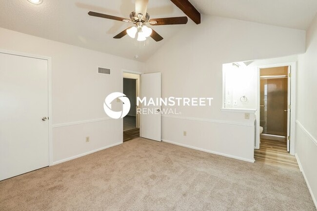 Building Photo - 4 Bedroom Pet-Friendly Home in LEES SUMMIT...