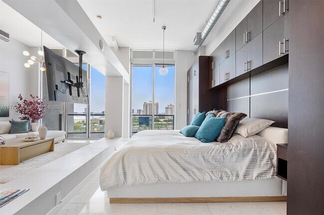 Building Photo - 3029 NE 188th St