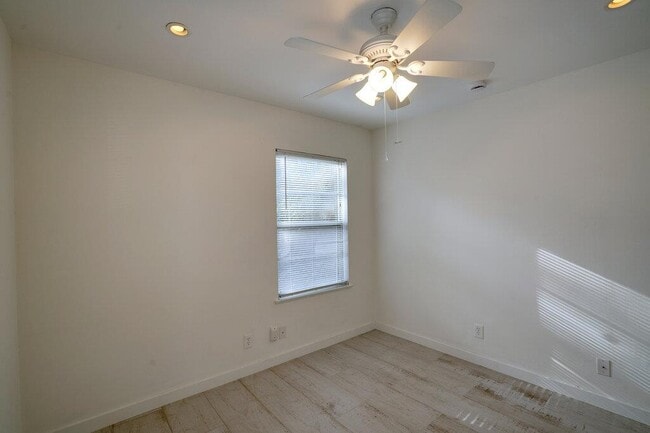Building Photo - 1208 Shelley Ave