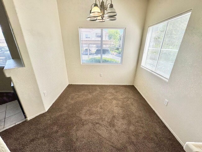 Building Photo - **BEAUTIFUL 3 BEDROOM, 2 BATHROOM DOWNSTAI...