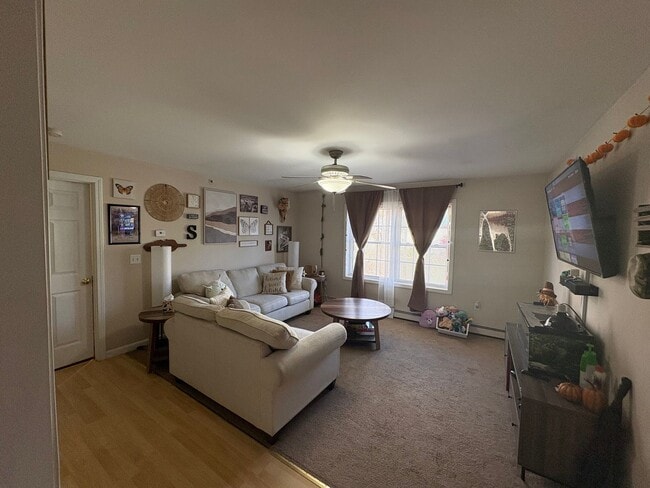 Interior Photo - 13 Meadow St