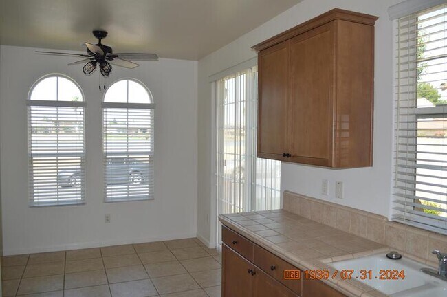 Building Photo - 2725 Amalfi