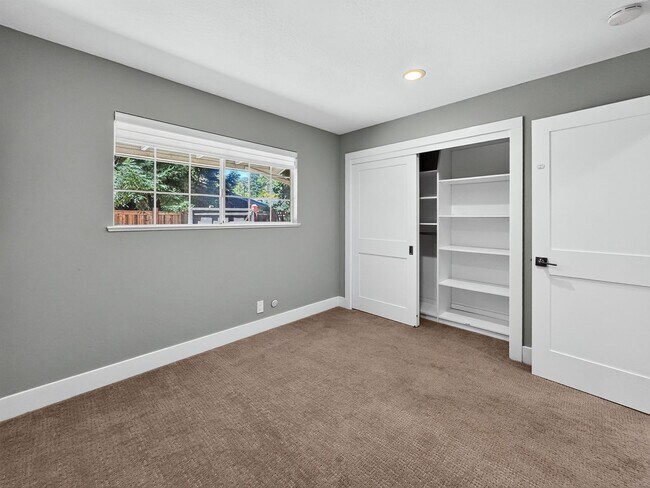 Building Photo - Gorgeous 4 Bedroom PLUS Spacious Bonus Room with Pool in Desired Alamo Neighborhood Available Now!