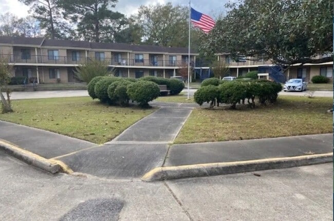 Building Photo - 300 Cobb Mill Rd