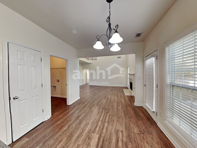 Building Photo - 383 Vine Mountain Way