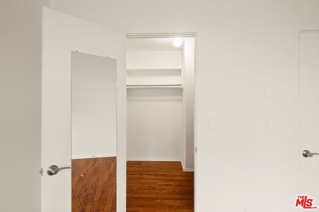 Building Photo - 834 6th St