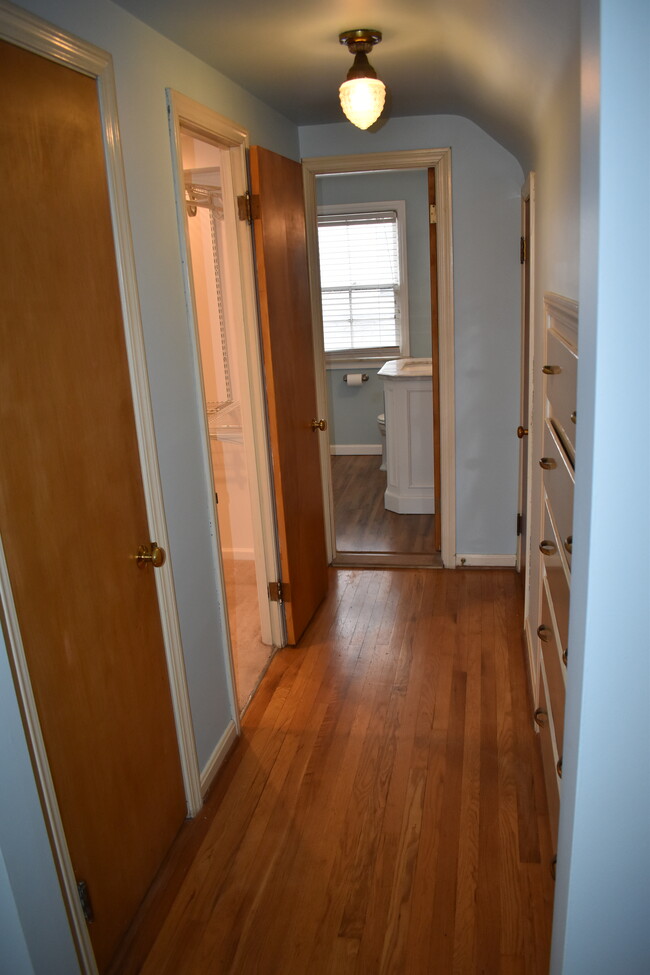 Upper bedroom hallway - 18921 Coffinberry Blvd