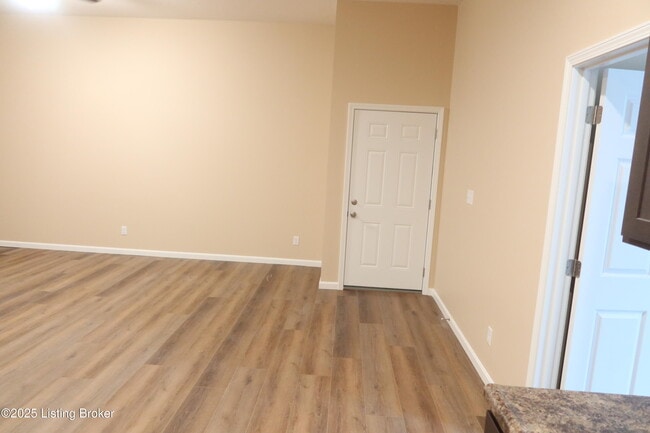 Building Photo - 122 Peonia Rd