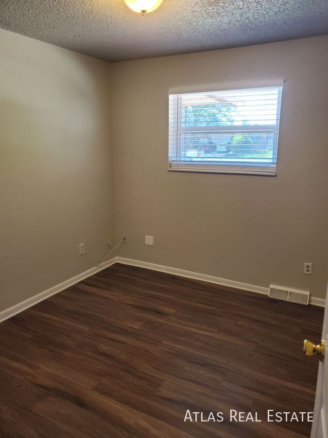 Building Photo - 10290 Benton St