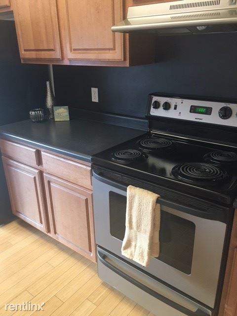 Kitchen - Metropolitan Park Apartments