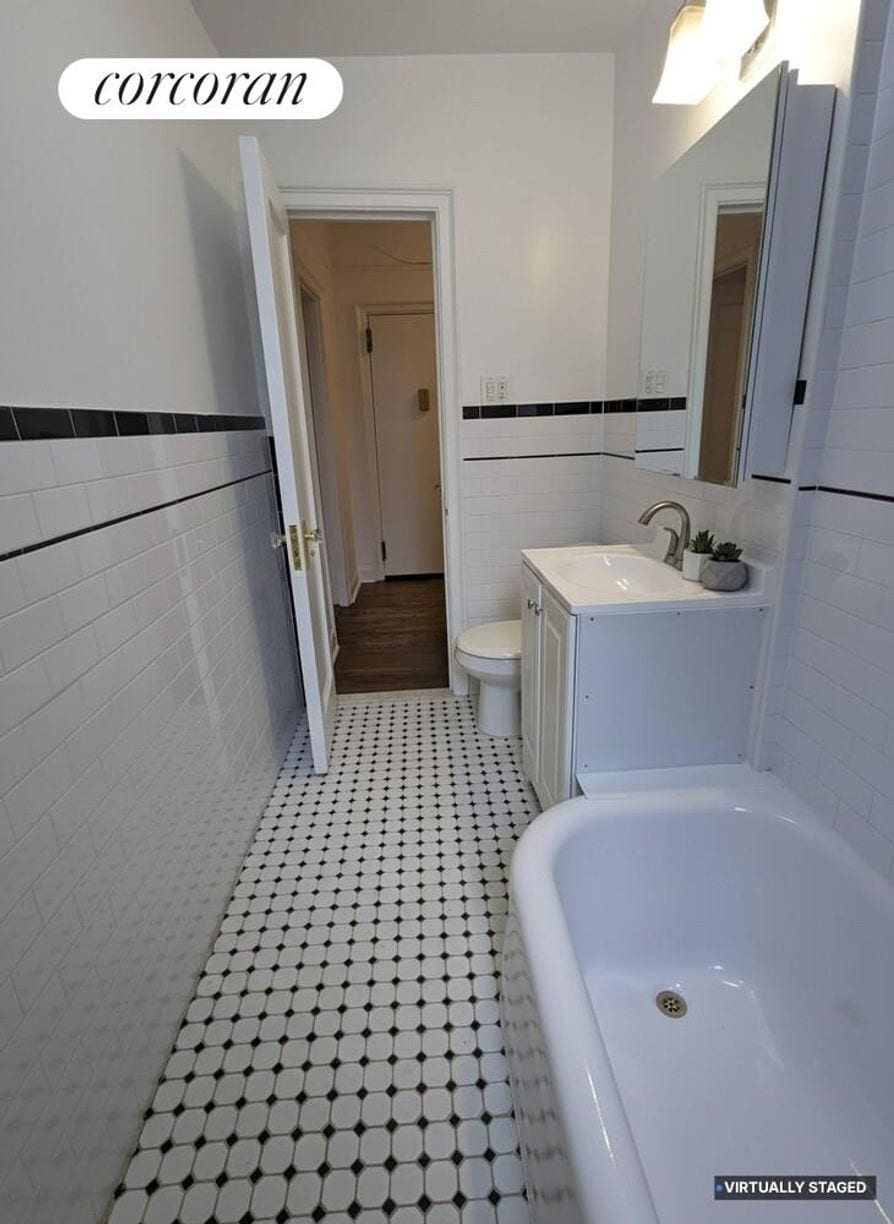 Building Photo - 779 Riverside Dr