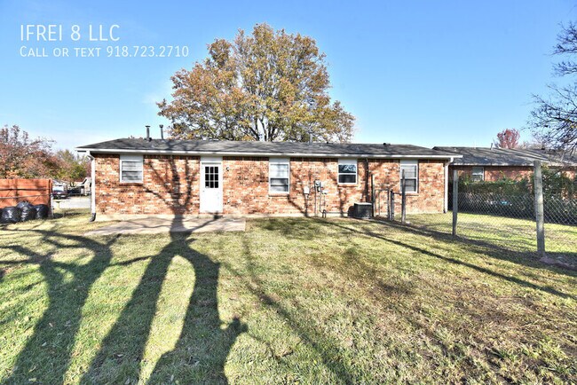 Building Photo - 12610 E 18th Pl