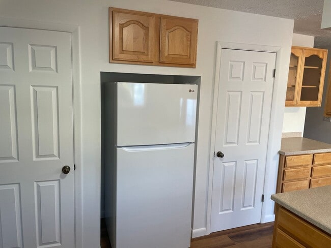 Building Photo - Spacious 5-Bedroom Home Near Little Cotton...