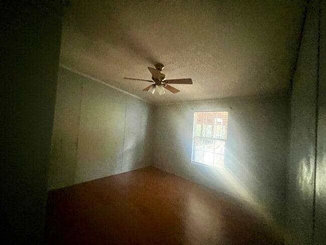 Building Photo - Peden Point/Mrytle Grove/Masonboro Loop South Wilmington  2 garage garage! Oak Trees! Covered Porch!