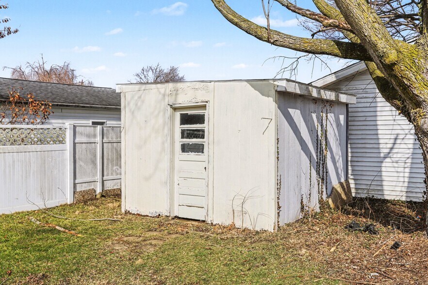 Building Photo - 205 E Murray Ave