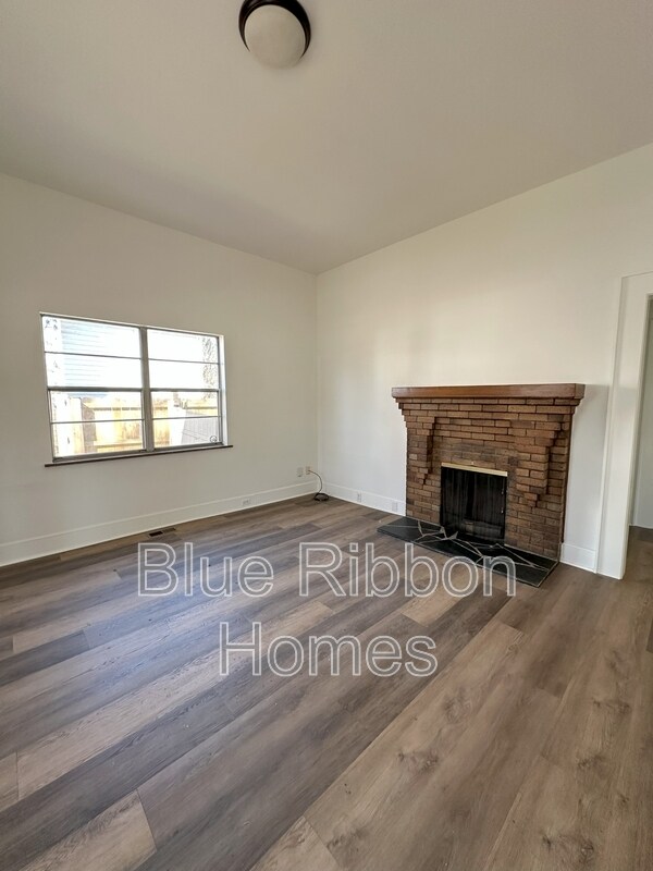 Building Photo - 2634 Barton St