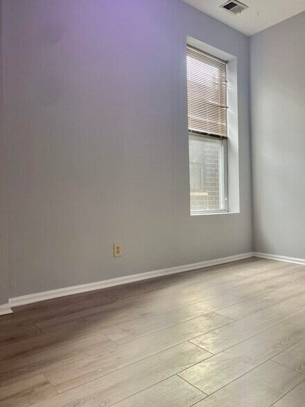 Building Photo - 4823 S Champlain Ave