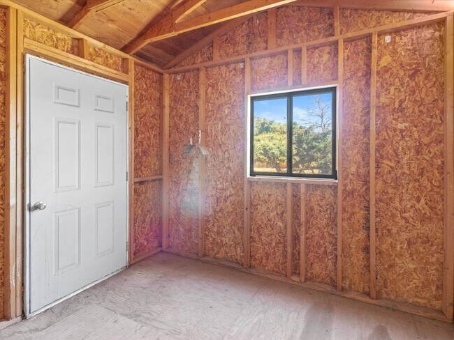 Building Photo - Spacious 4-Bed, 2-Bath Home | Large Backyard| Quick Access to Highway 528 and Other Routes| Pre-L...