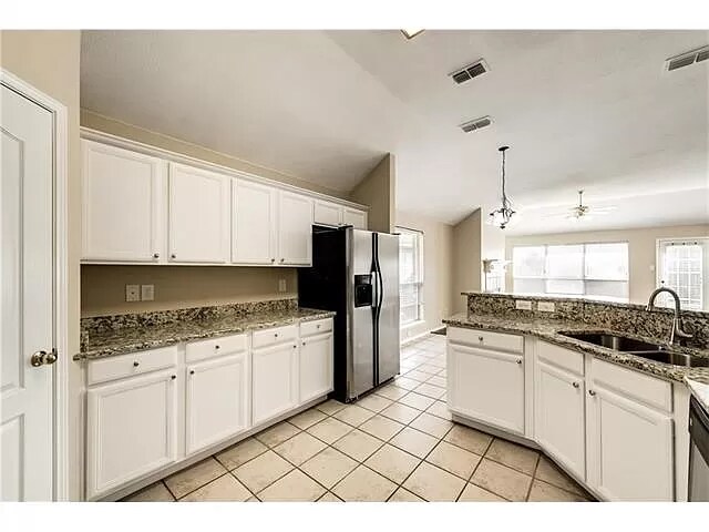 Building Photo - 9117 Newport Ln