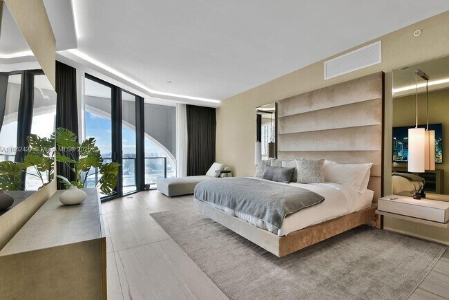 Building Photo - 1000 Biscayne Blvd