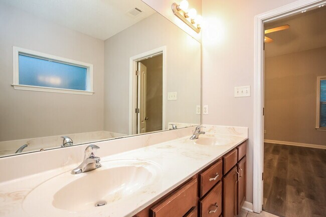 Building Photo - 8116 Fleets Run Dr
