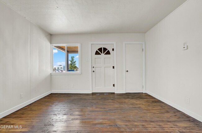 Building Photo - 536 Ben Swain Dr