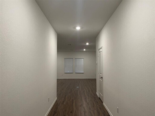 Building Photo - 105 Five Mile Cove