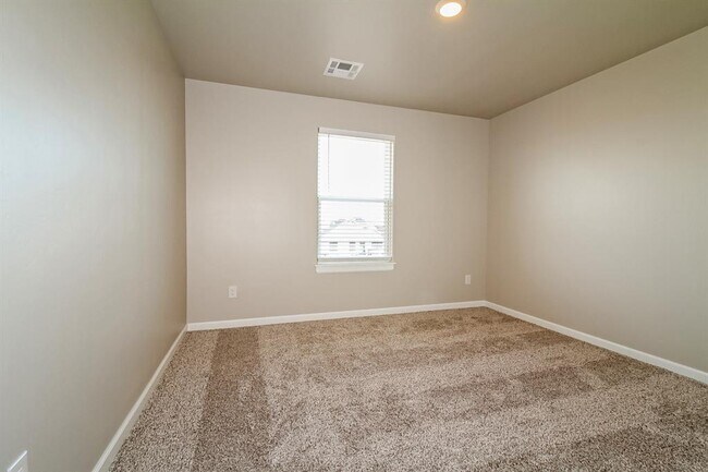 Building Photo - 1705 Ruby Dr